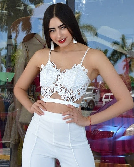 Fell Your Love Croptop White - Crochet Knit Polyester Cotton No Stretch For Flirty Summer Style